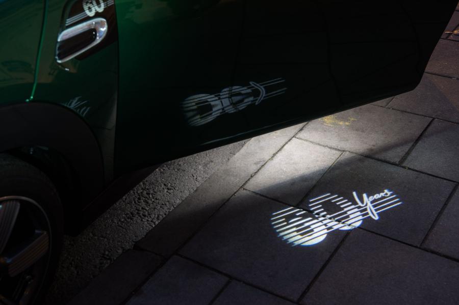 Детали экстерьера Mini Cooper 60 Years Edition (F56) 2019 года  (WW) (фото 70 из 189)